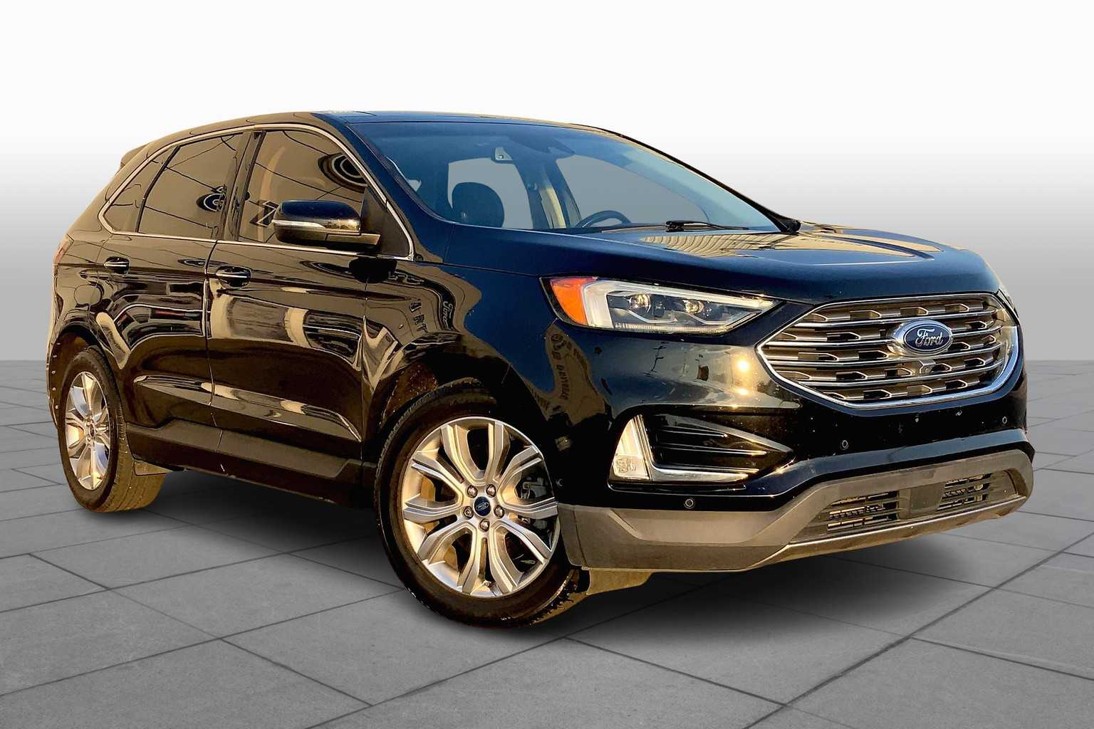2019 Ford Edge Titanium photo 2