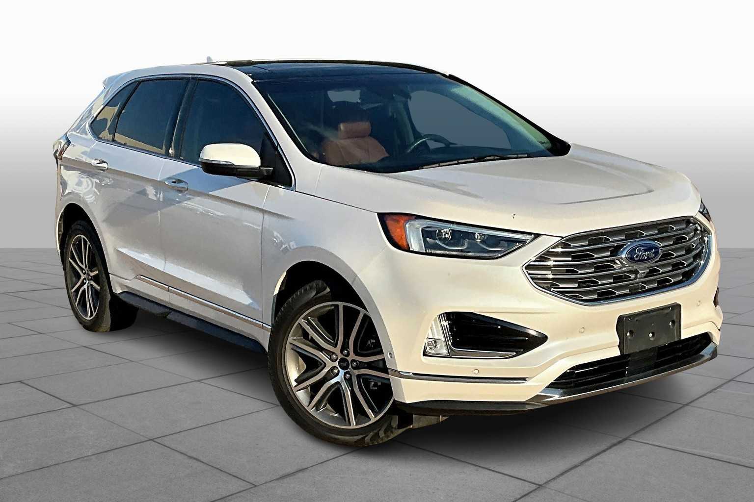 2019 Ford Edge Titanium photo 2