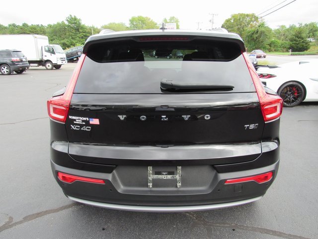 2020 Volvo XC40 Momentum photo 2