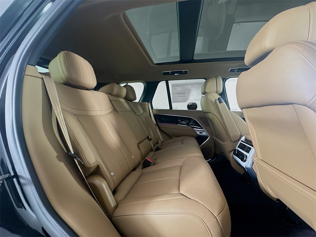 2025 Land Rover Range Rover SE photo 22
