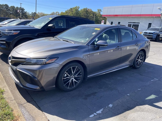 2024 Toyota Camry SE photo 3