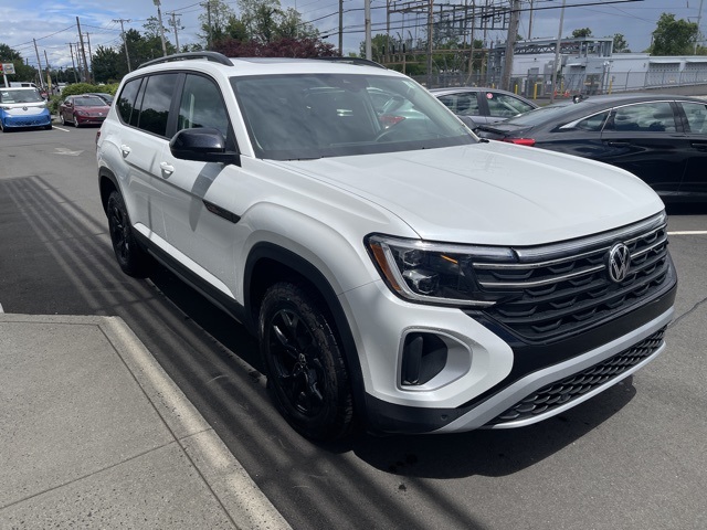 2024 Volkswagen Atlas Peak Edition SEL photo 4