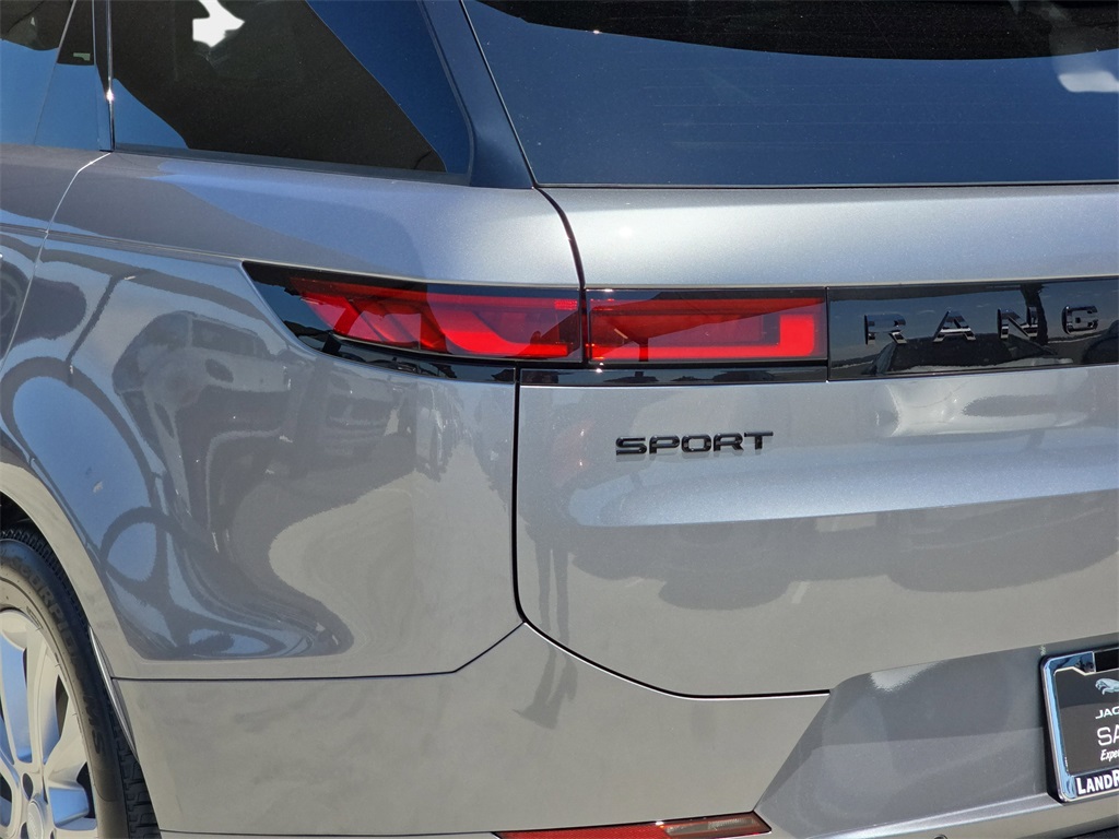 2025 Land Rover Range Rover Sport SE photo 30