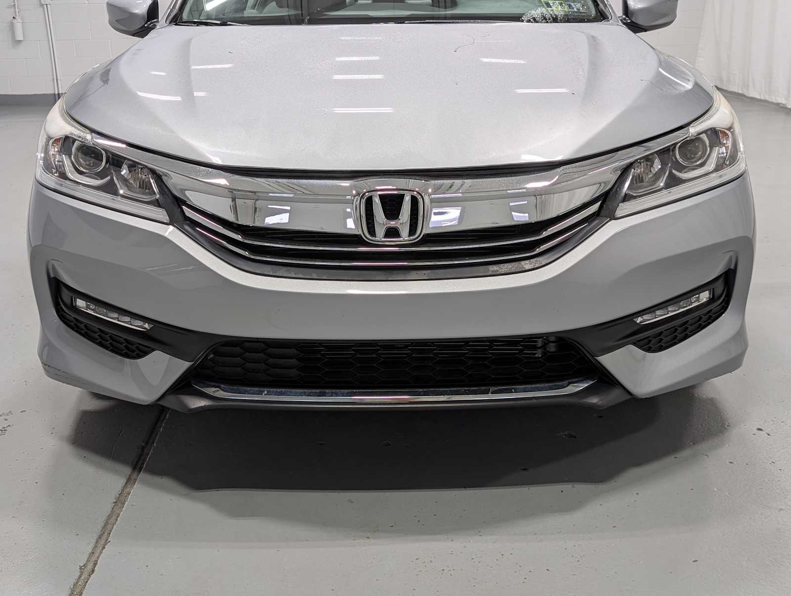 2017 Honda Accord LX photo 2