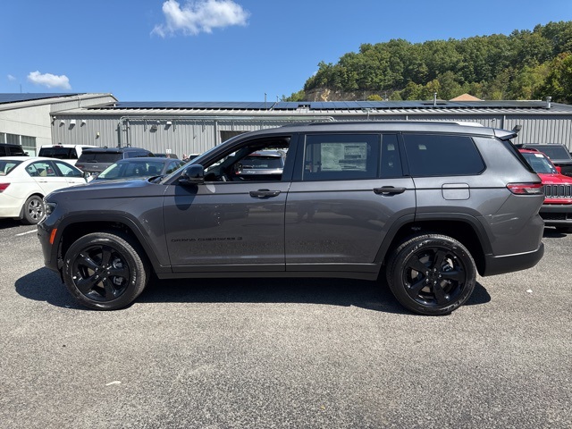 2025 Jeep Grand Cherokee Altitude photo 2