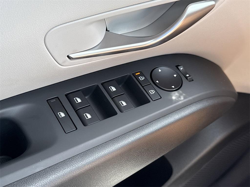 2025 Hyundai Tucson SE photo 15