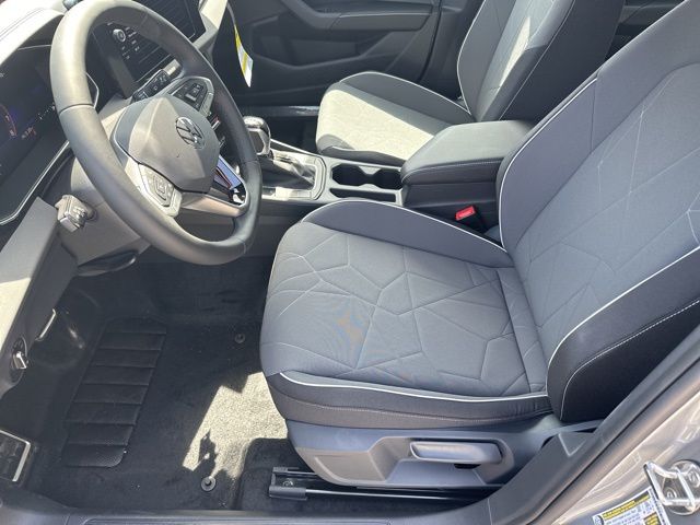 2025 Volkswagen Jetta Sport photo 9