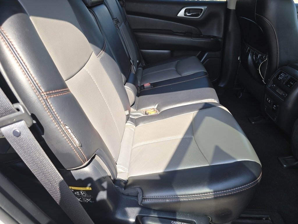 2020 Nissan Pathfinder SL photo 11