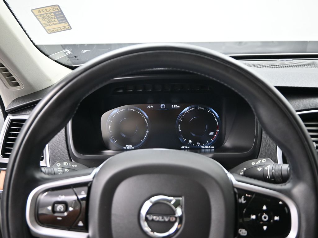 2022 Volvo XC90 T6 Momentum photo 10