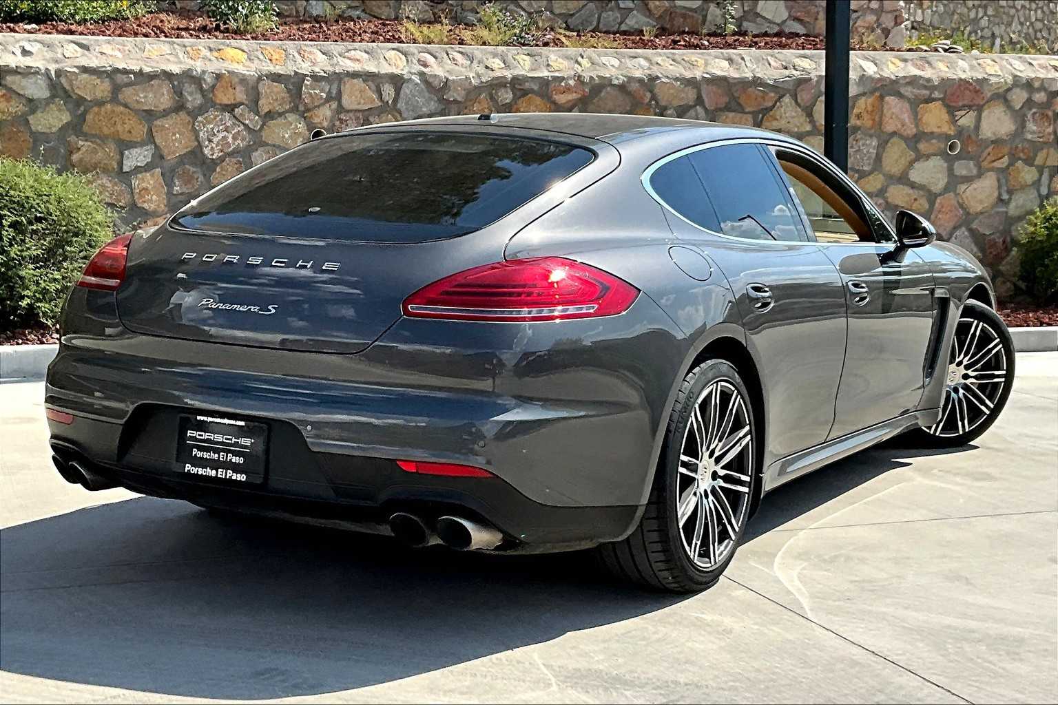 2016 Porsche Panamera S photo 7