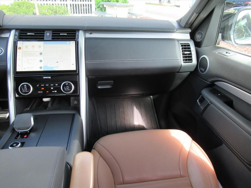 2024 Land Rover Discovery SE photo 12