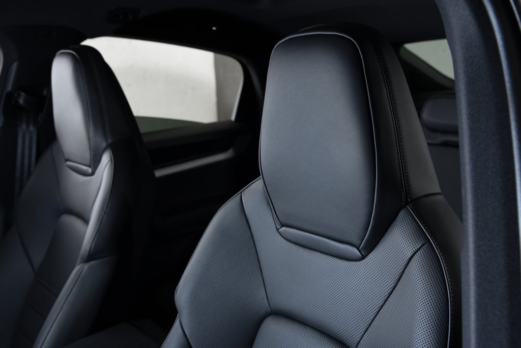 2025 Porsche Cayenne Coupe S photo 33