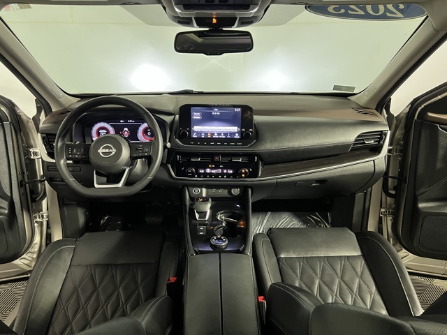 2023 Nissan Rogue Platinum photo 9