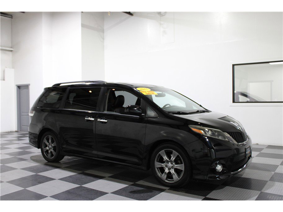 2017 Toyota Sienna SE's photo