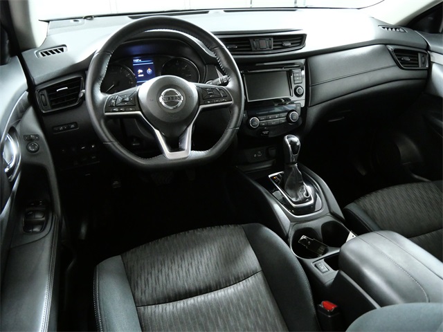 2019 Nissan Rogue SV photo 3