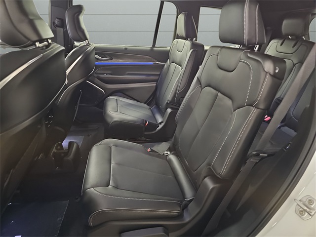 2025 Jeep Grand Cherokee Overland photo 23
