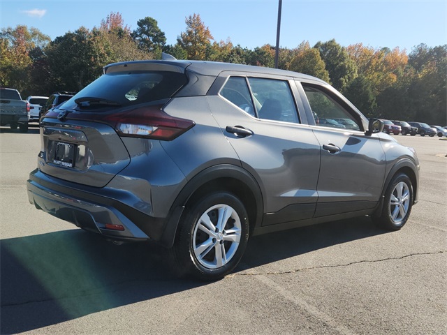 2025 Nissan Kicks Play S photo 3