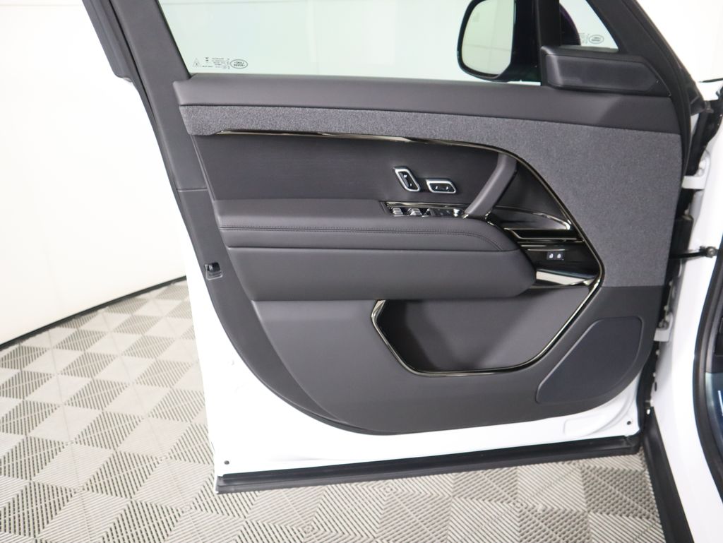 2025 Land Rover Range Rover Sport SE photo 21