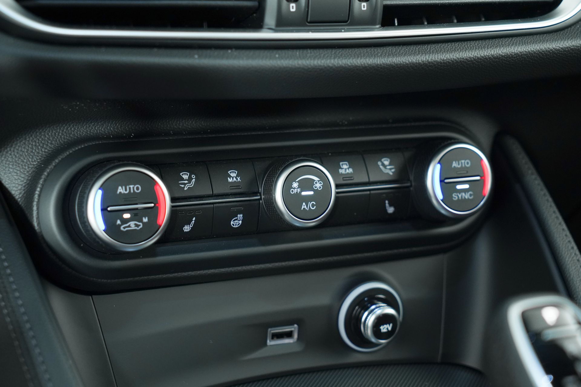 2025 Alfa Romeo Stelvio photo 27