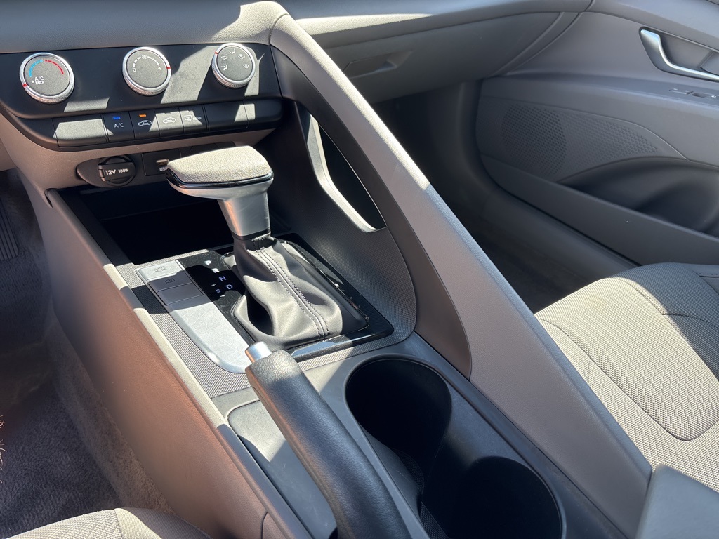 2024 Hyundai Elantra SE photo 12