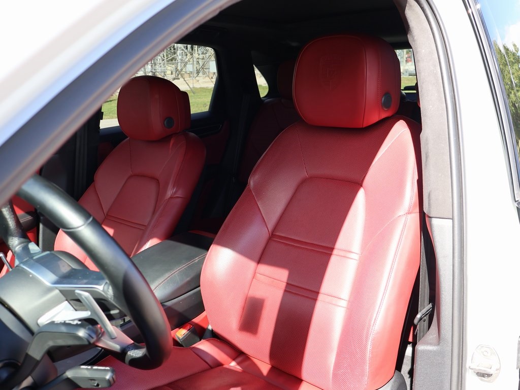2022 Porsche Cayenne GTS photo 4