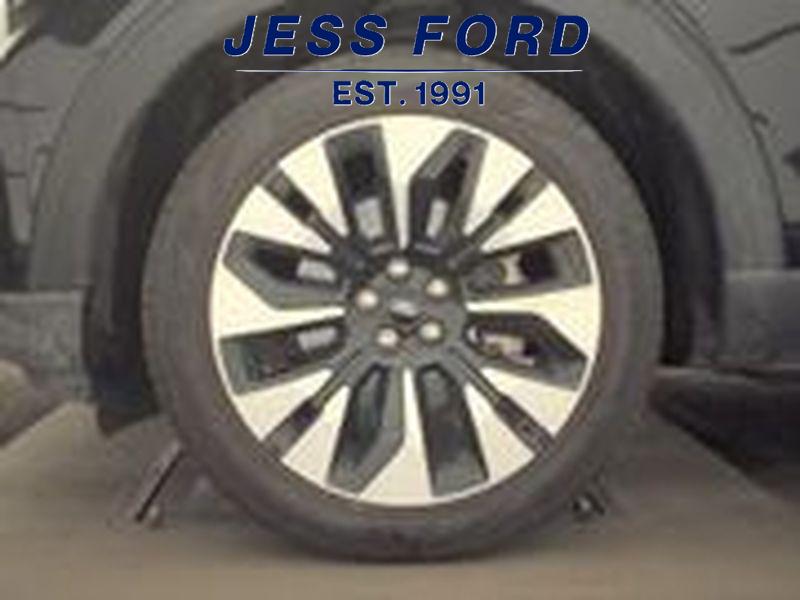 2025 Ford Explorer Platinum photo 2