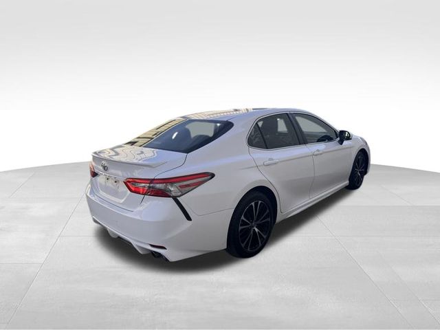 2018 Toyota Camry SE photo 4