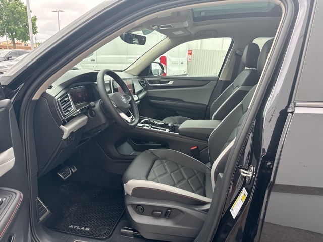 2025 Volkswagen Atlas Peak Edition SE photo 7