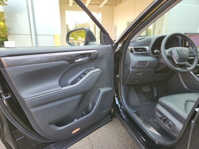 2025 Toyota Highlander XLE XSE Platinum Limited photo 11