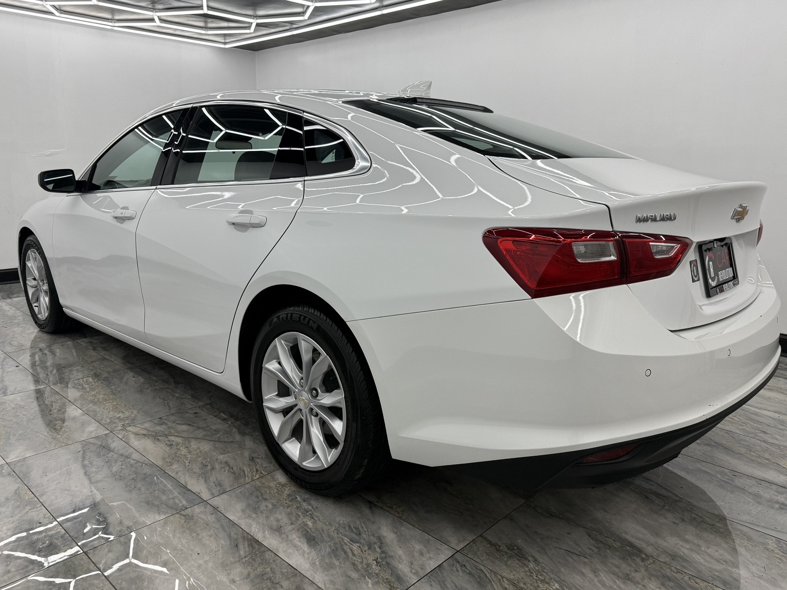 2024 Chevrolet Malibu 1LT photo 2