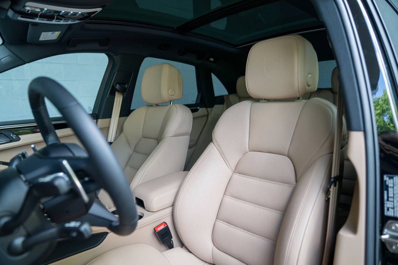 2025 Porsche Macan S photo 5