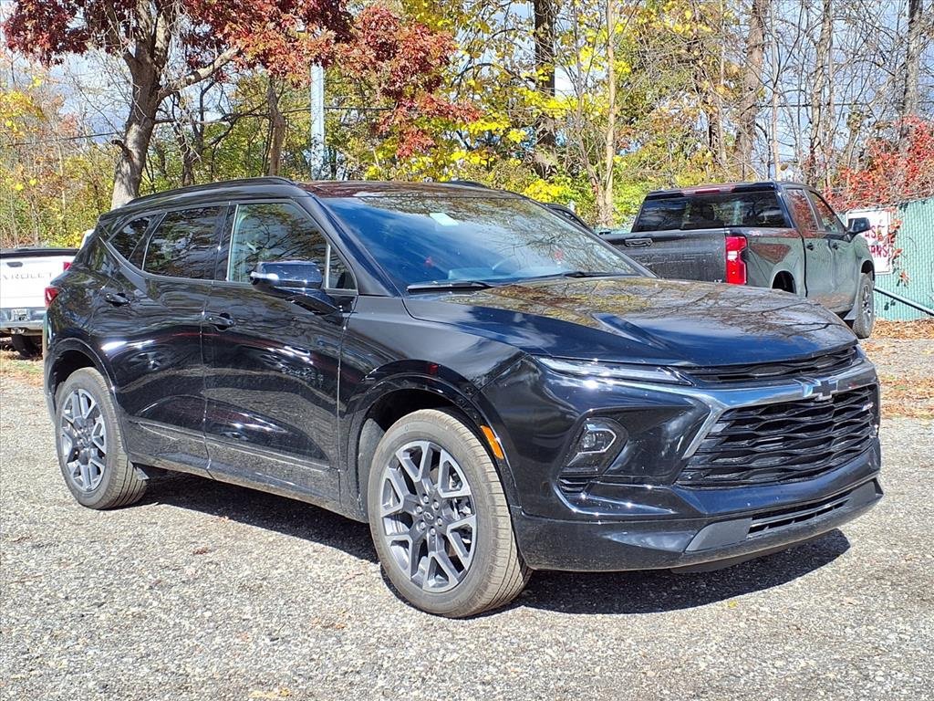 2025 Chevrolet Blazer RS photo 2