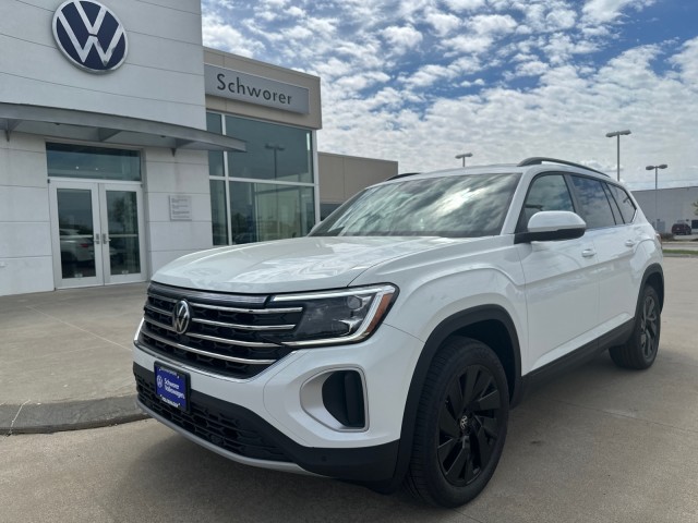 2025 Volkswagen Atlas SE Technology photo 2