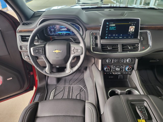 2024 Chevrolet Suburban Premier photo 3