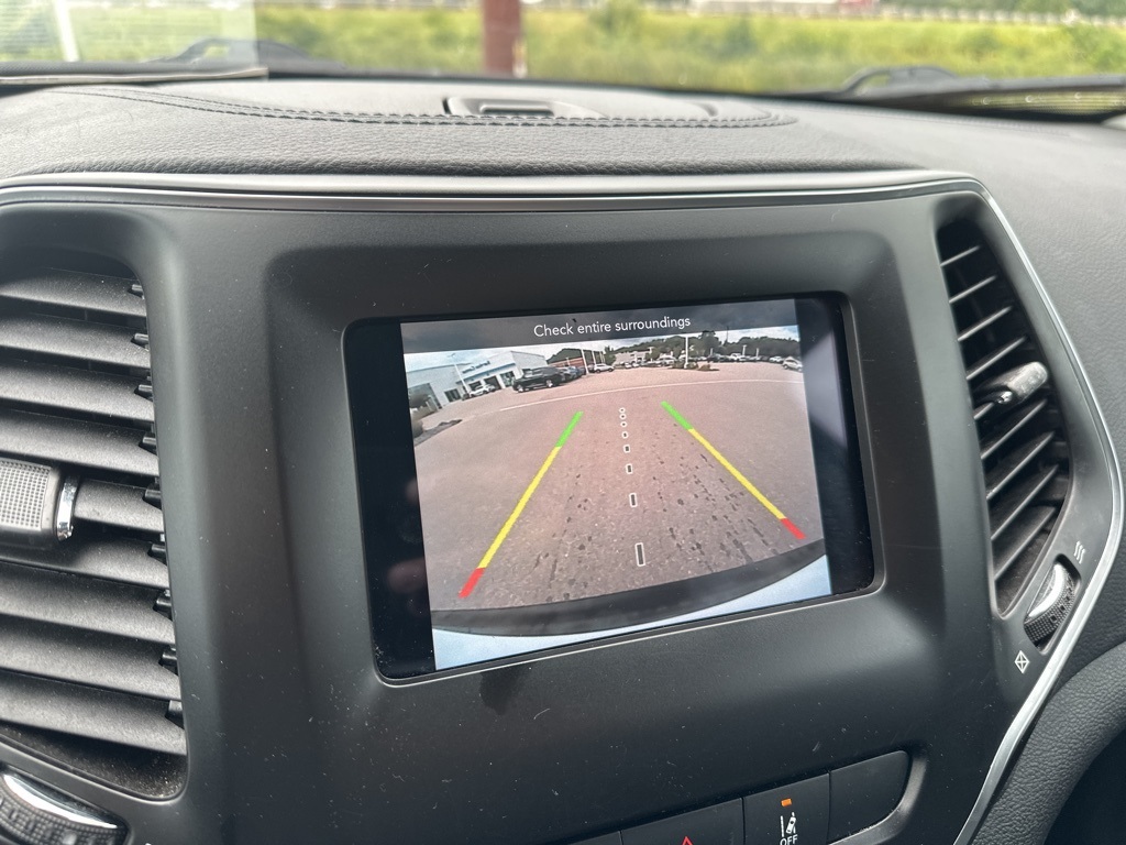 2021 Jeep Cherokee Latitude Lux photo 18