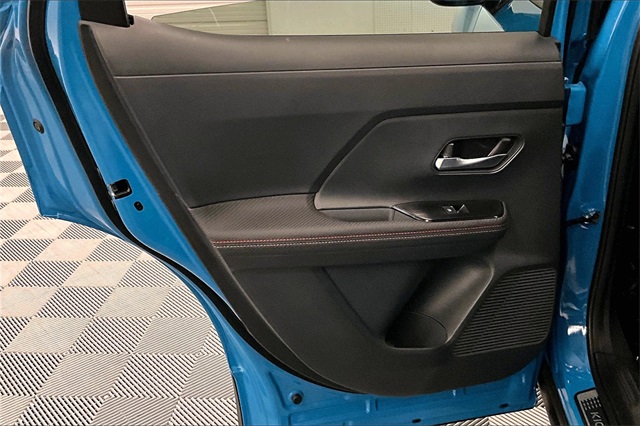 2025 Nissan Kicks SR photo 29