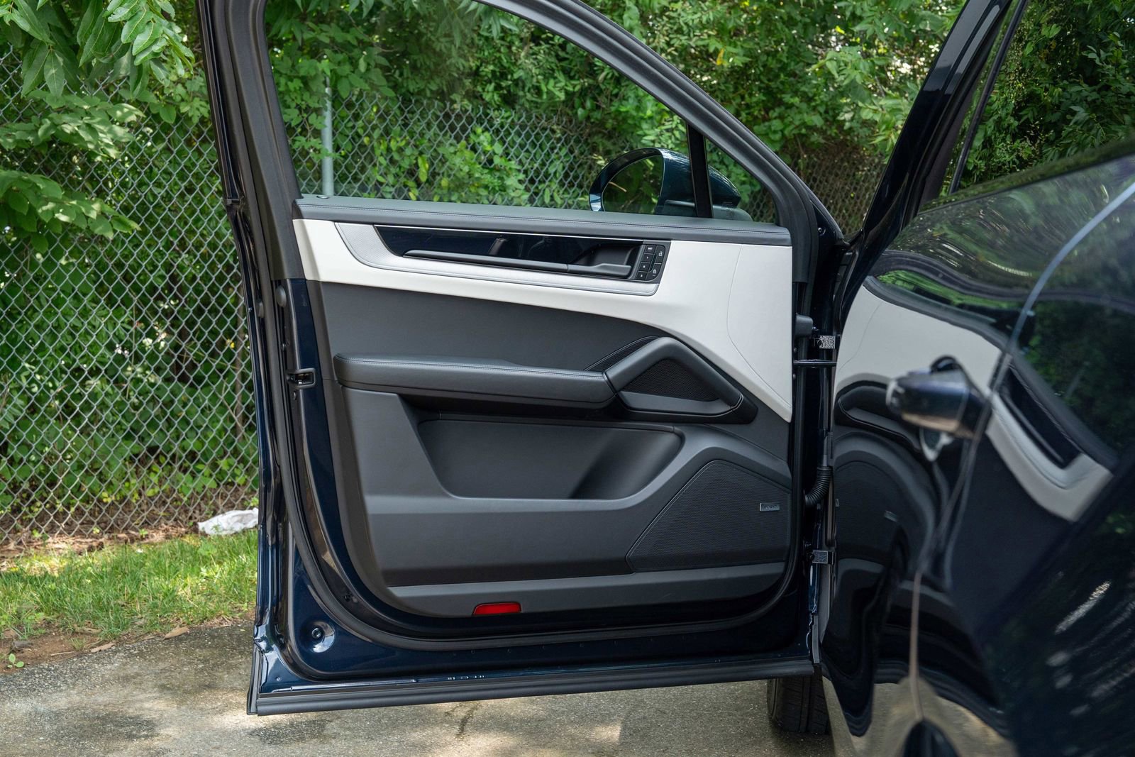 2025 Porsche Cayenne Base photo 21