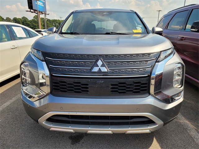 2024 Mitsubishi Outlander SE photo 2
