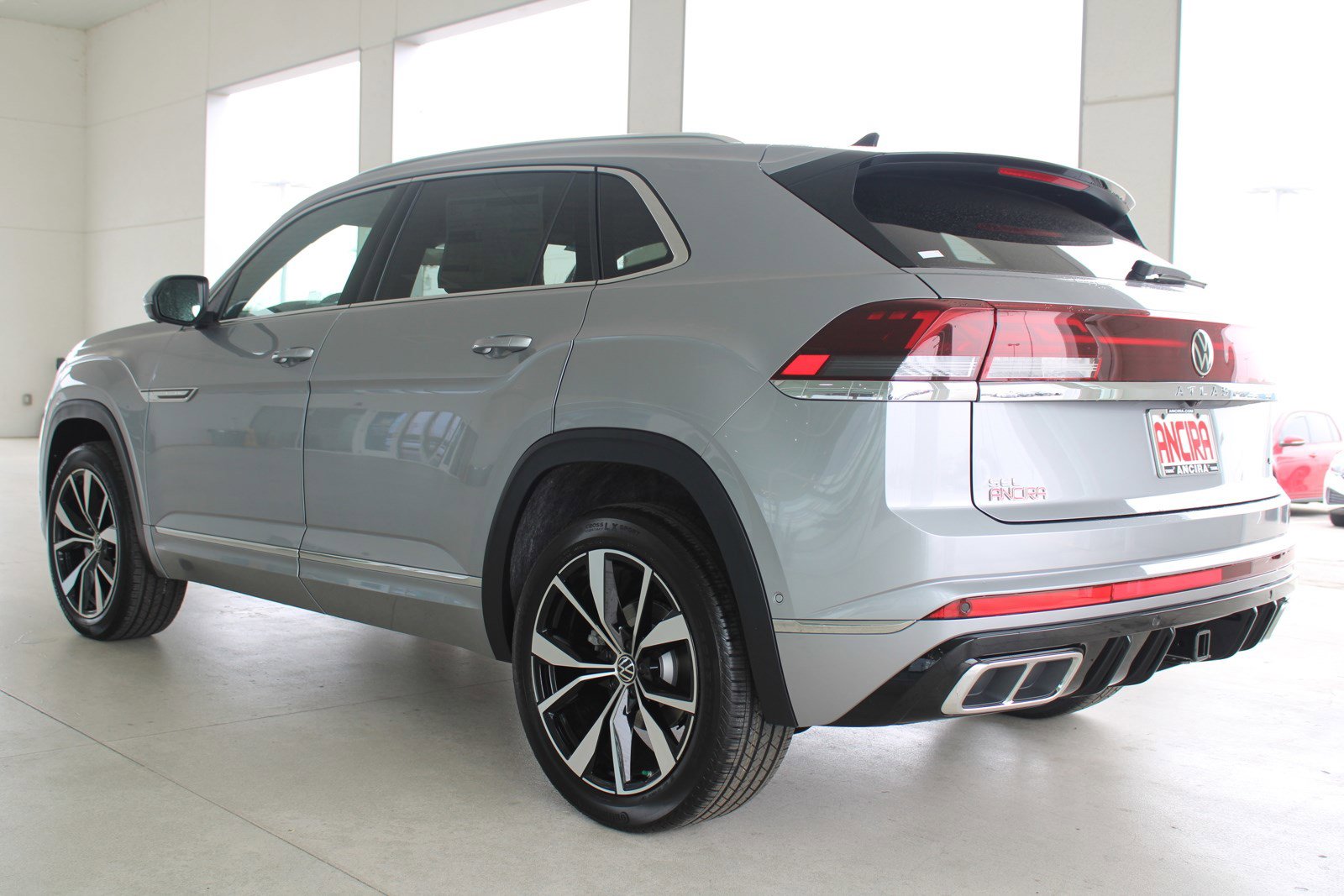 2025 Volkswagen Atlas Cross Sport SEL Premium R-Line photo 4