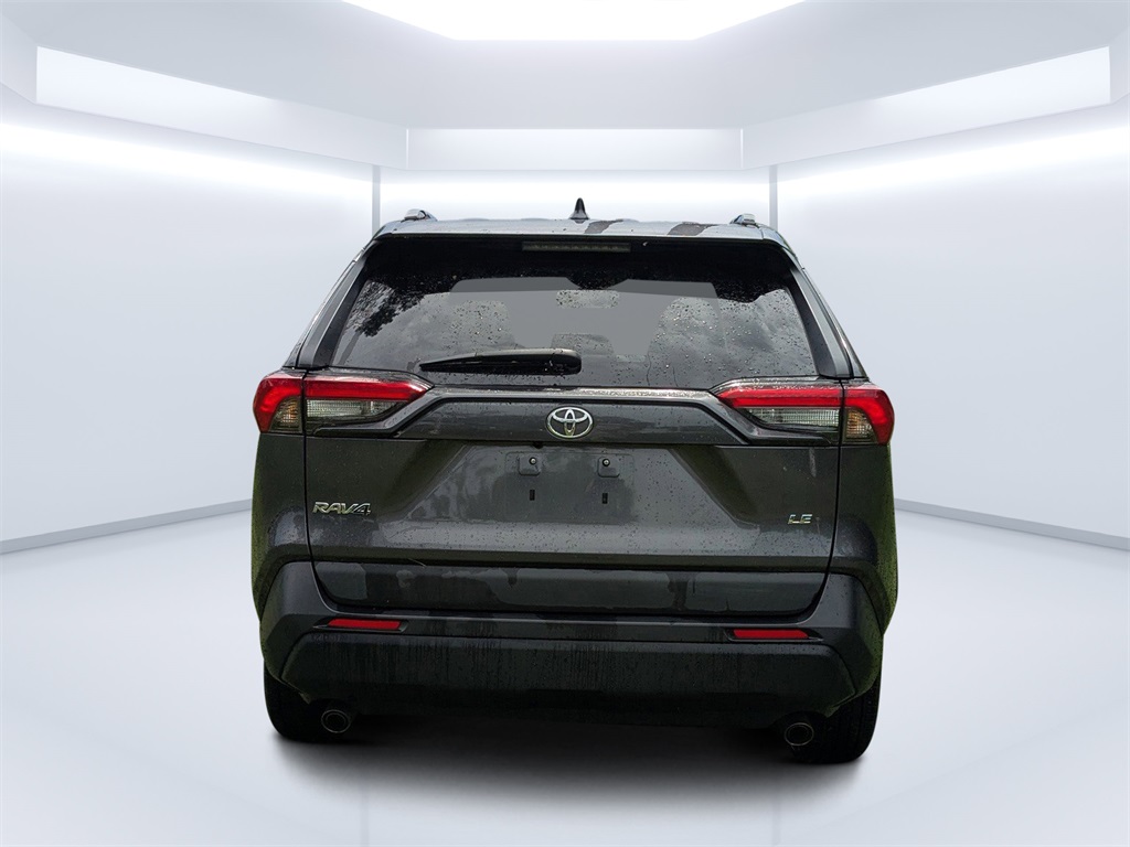 2021 Toyota RAV4 LE photo 4