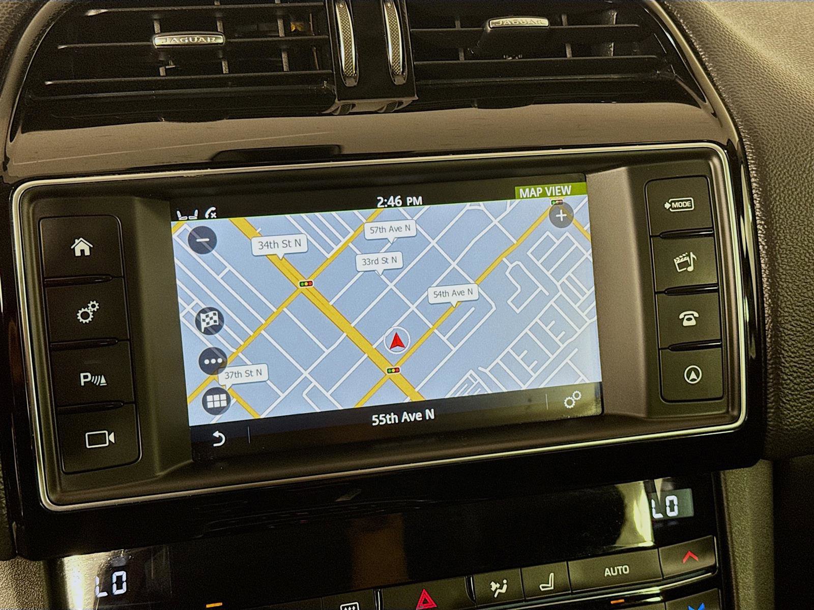 2018 Jaguar F-PACE Prestige photo 15