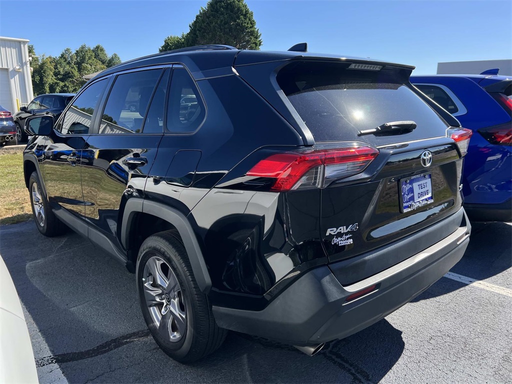 2023 Toyota RAV4 XLE photo 3