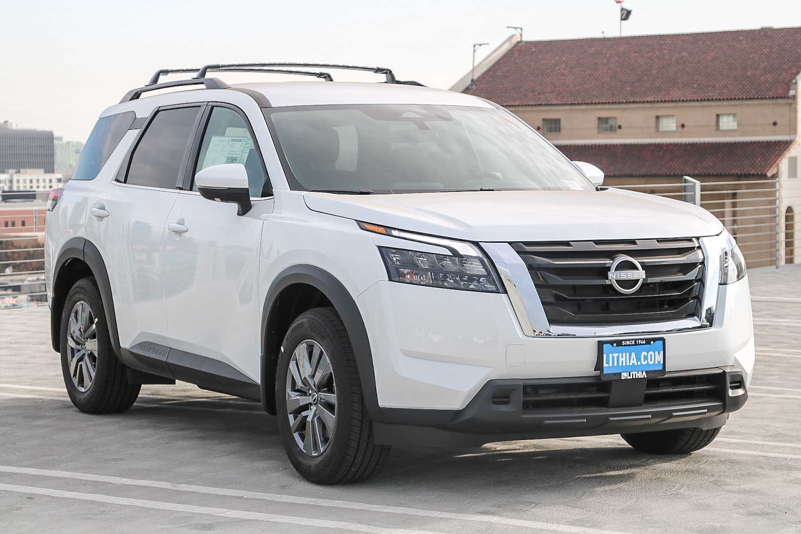 2025 Nissan Pathfinder SV photo 2
