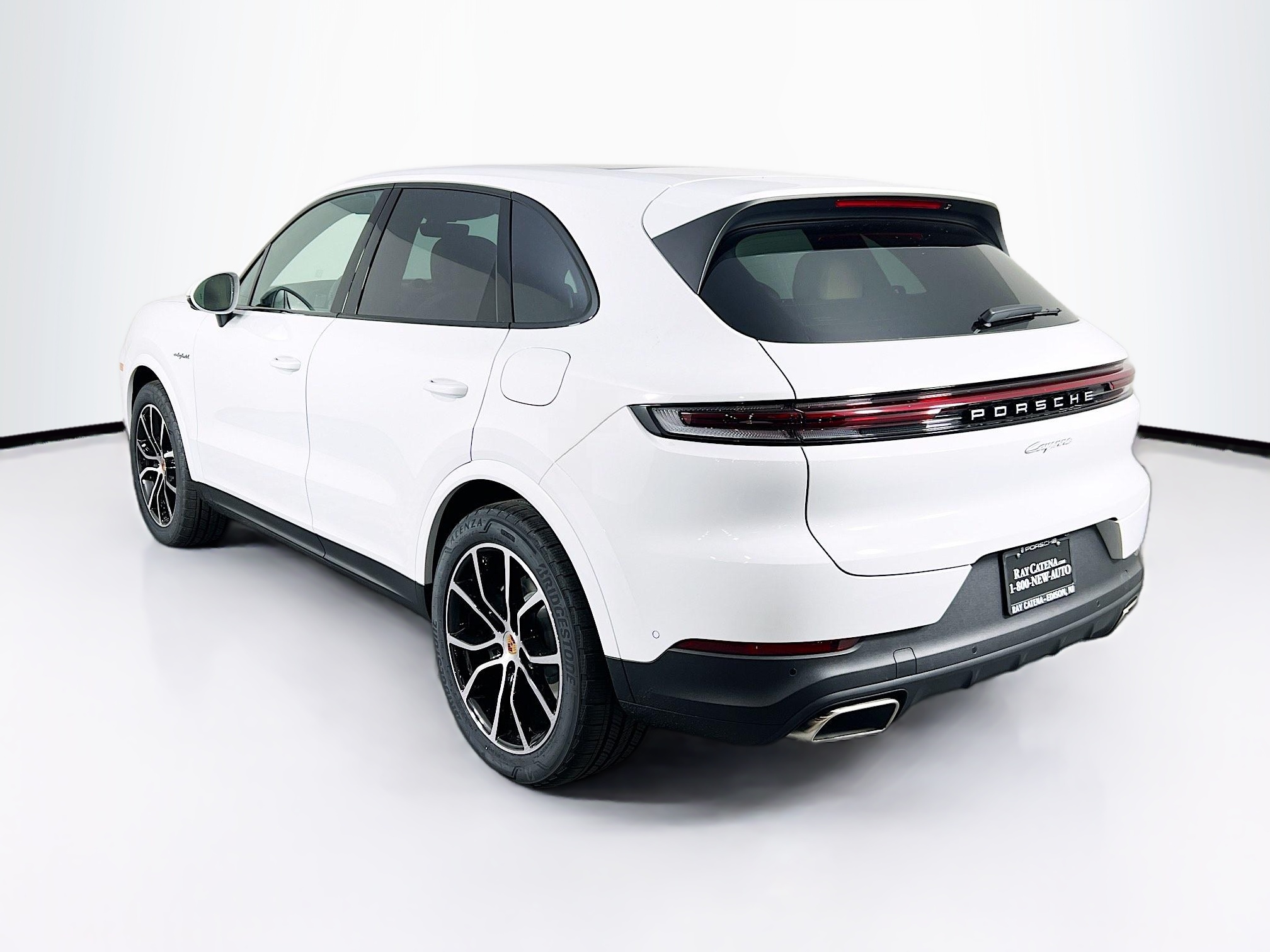 2026 Porsche Cayenne E-Hybrid photo 3
