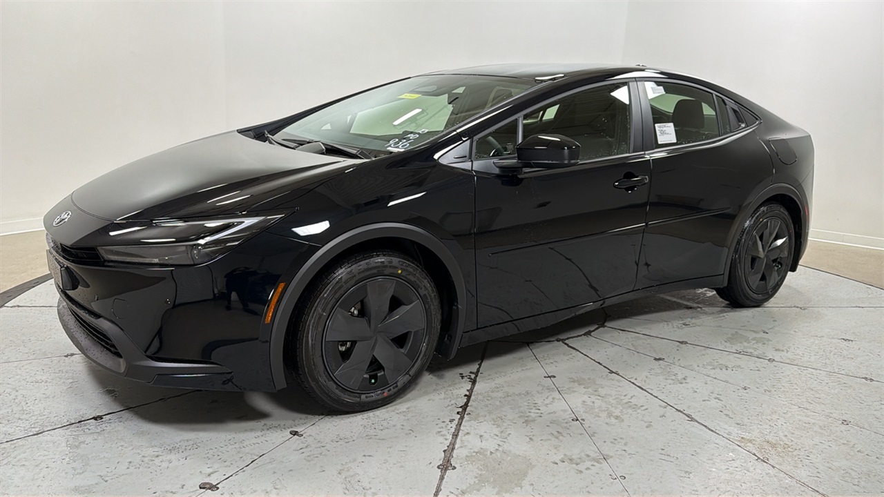 2026 Toyota Prius LE's photo