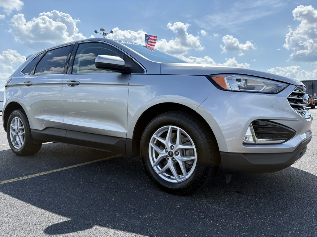 2022 Ford Edge SEL photo 3