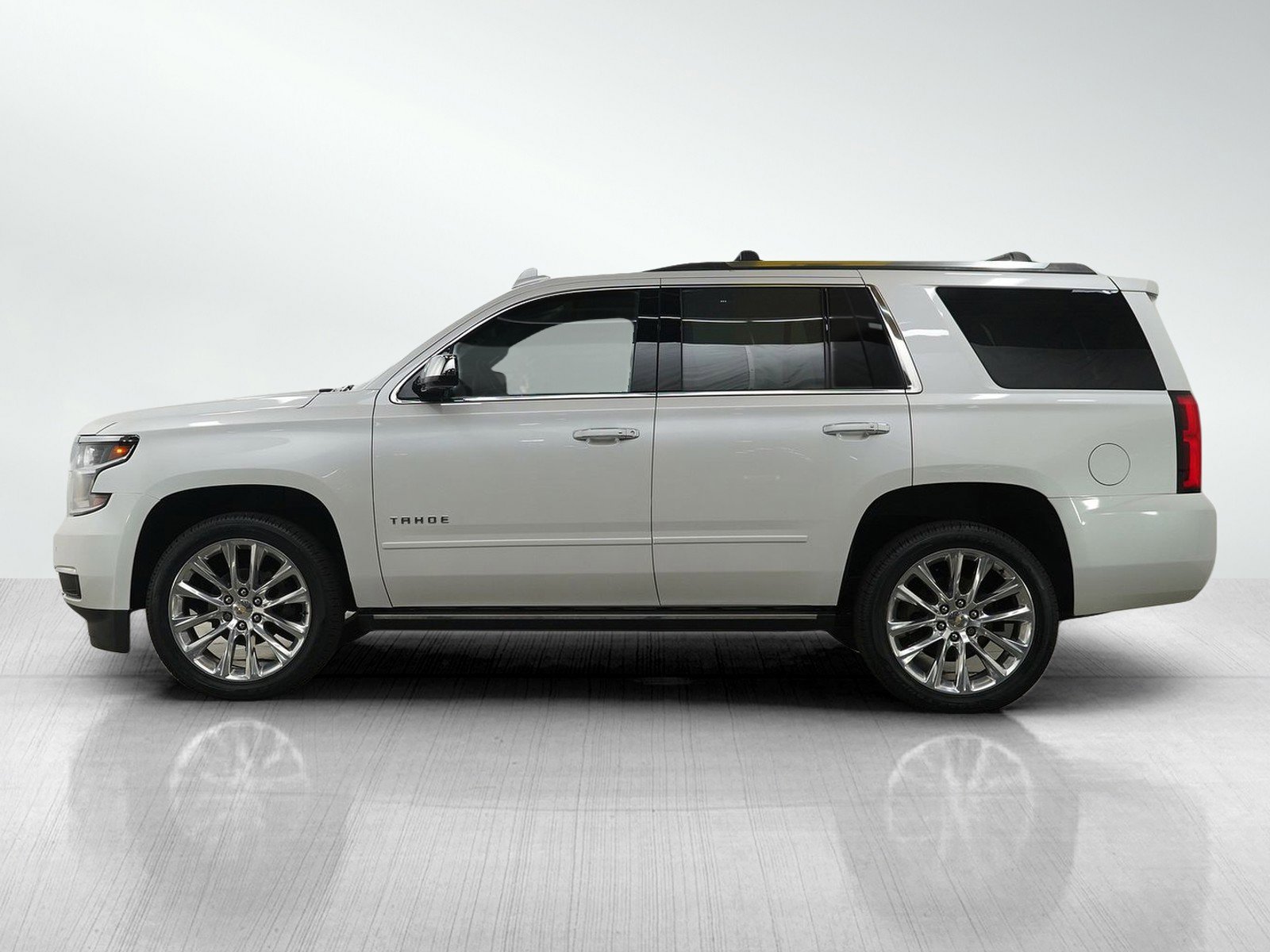 Used 2019 Chevrolet Tahoe Premier with VIN 1GNSKCKJXKR182757 for sale in Burnsville, Minnesota