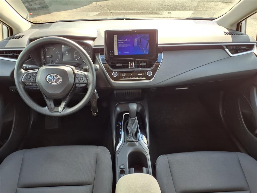2025 Toyota Corolla LE photo 3
