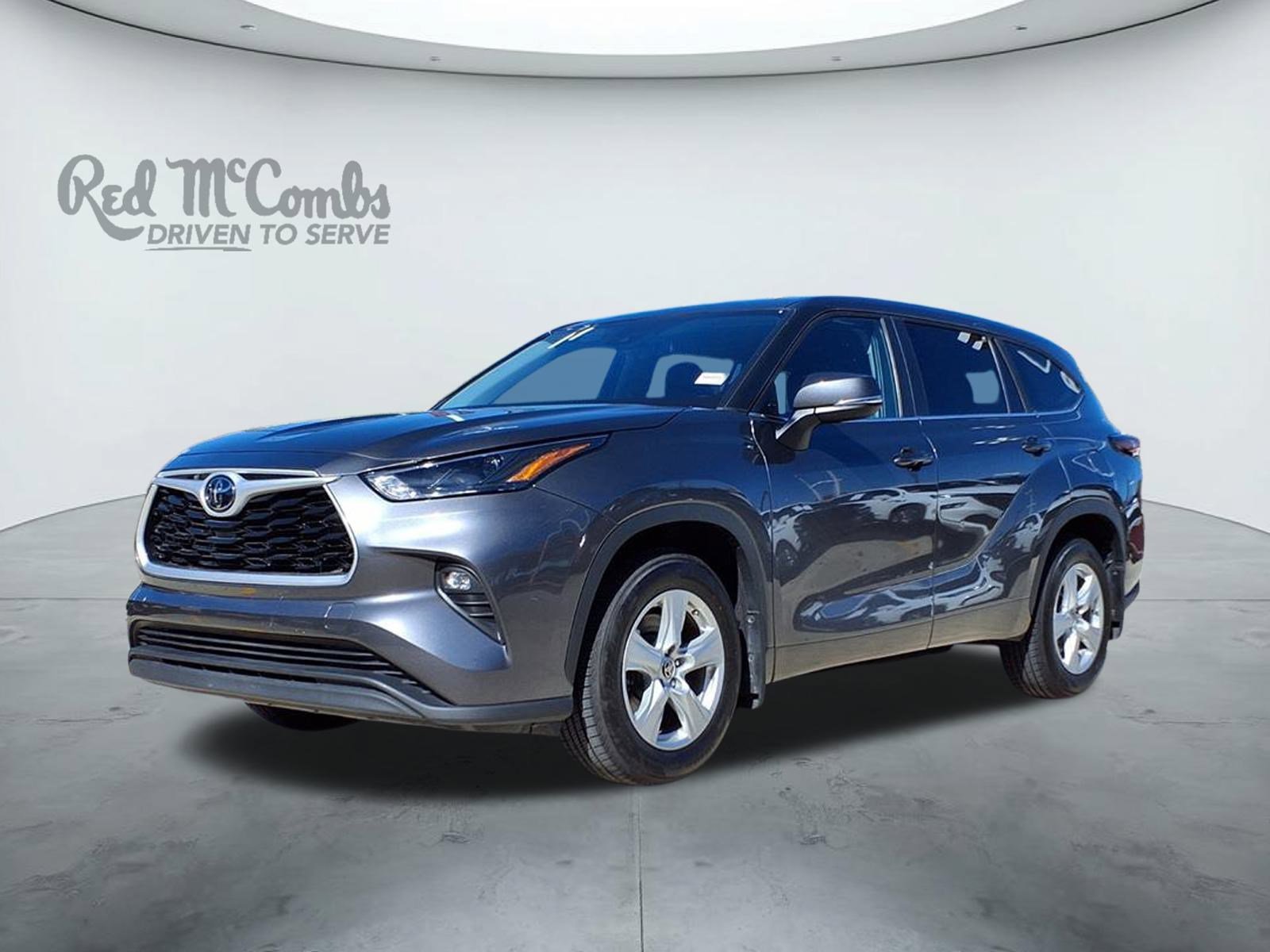 2024 Toyota Highlander LE's photo