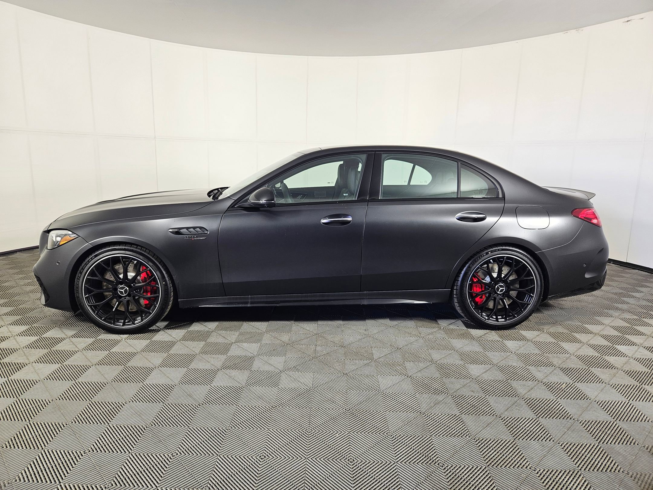 2025 Mercedes Benz C AMG 63 S E PERFORMANCE 4MATIC photo 2